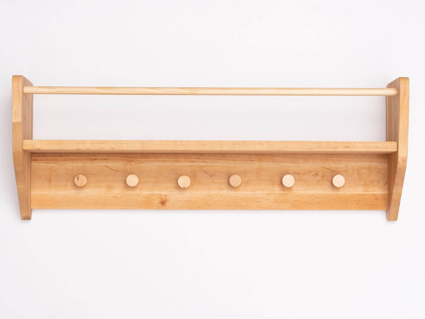 Wandregal für das Kinderzimmer mit Haken